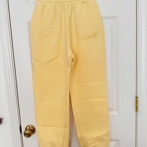 New Comfrt YellowJogger Pants S